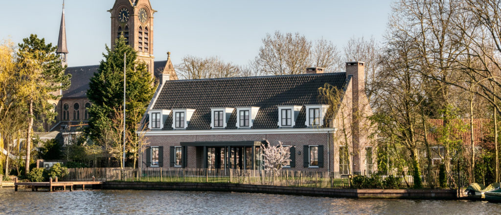 Characteristic Family Residence - Studio Piet Boon